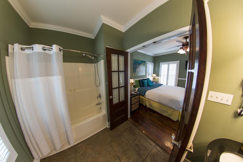 The Almanett Hotel & Bistro Gulfport Pokoj fotografie